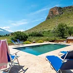 Willa Maguetta With Private Pool In